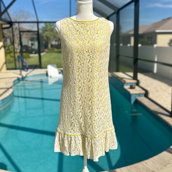 Ann Taylor Dresses & Skirts - Anne Taylor Loft, White Floral Lace/ Yellow-Green Lining Dress, Size 6